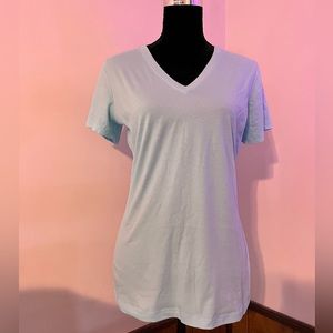 Nike Dri-Fit slim fit v-neck t-shirt. Women’s size large. EUC Powder blue color.